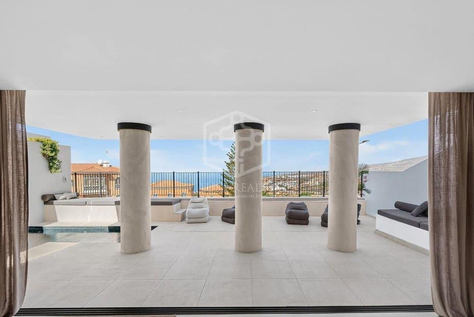 Chalet de 3 habitaciones en Adeje en venta con piscina garaje - 1.449.000 € (Ref: 10154506)
