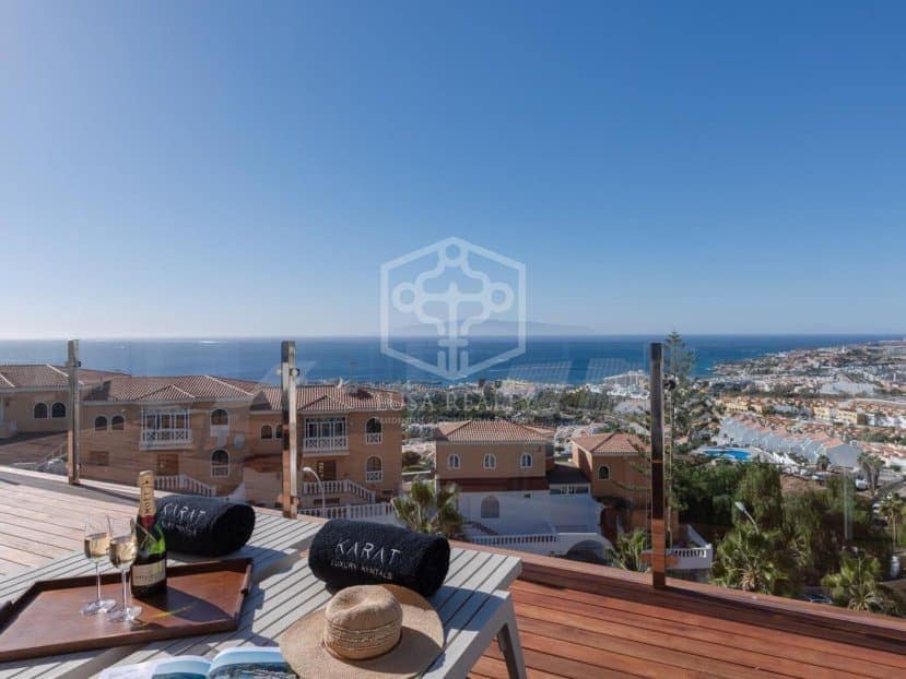 Chalet de 3 habitaciones en Adeje en venta con piscina garaje - 1.449.000 € (Ref: 10154506)