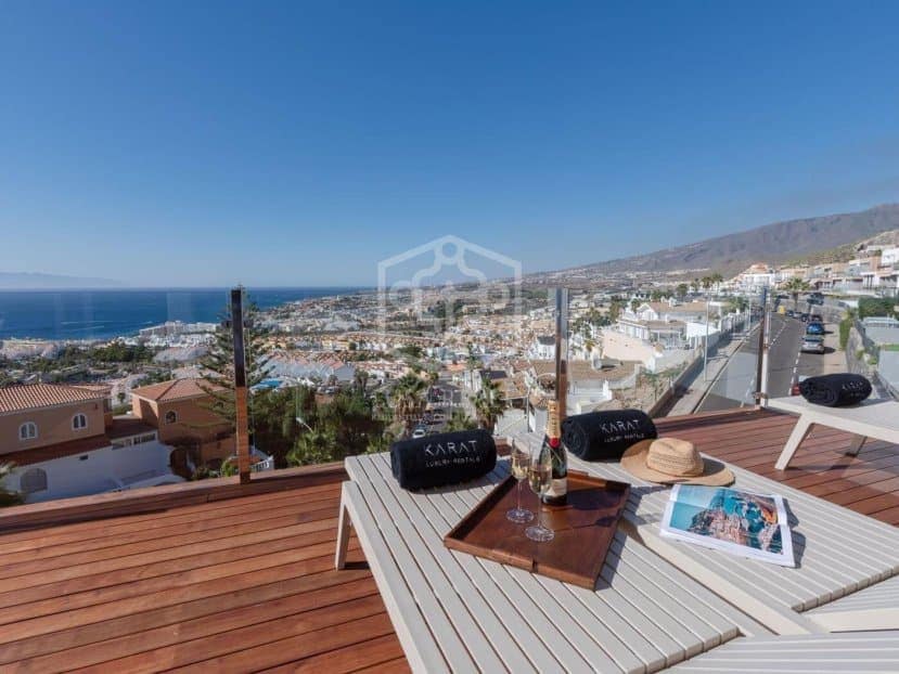 3 bedroom Villa for sale in Adeje with pool garage - € 1,449,000 (Ref: 10154506)