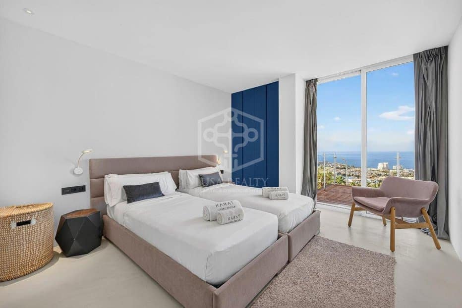 Chalet de 3 habitaciones en Adeje en venta con piscina garaje - 1.369.000 € (Ref: 10154507)