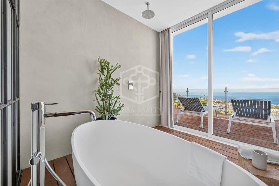 Chalet de 3 habitaciones en Adeje en venta con piscina garaje - 1.369.000 € (Ref: 10154507)