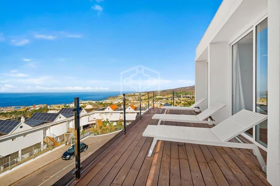 Chalet de 3 habitaciones en Adeje en venta con piscina garaje - 1.369.000 € (Ref: 10154507)