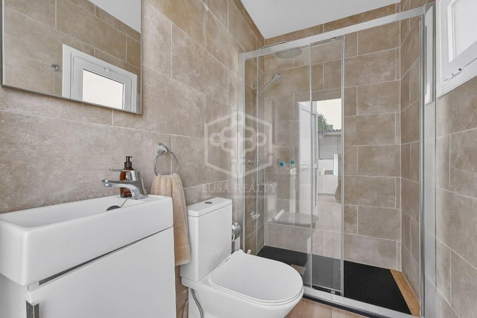 5 bedroom Villa for sale in Arona with pool garage - € 1,490,000 (Ref: 10164008)