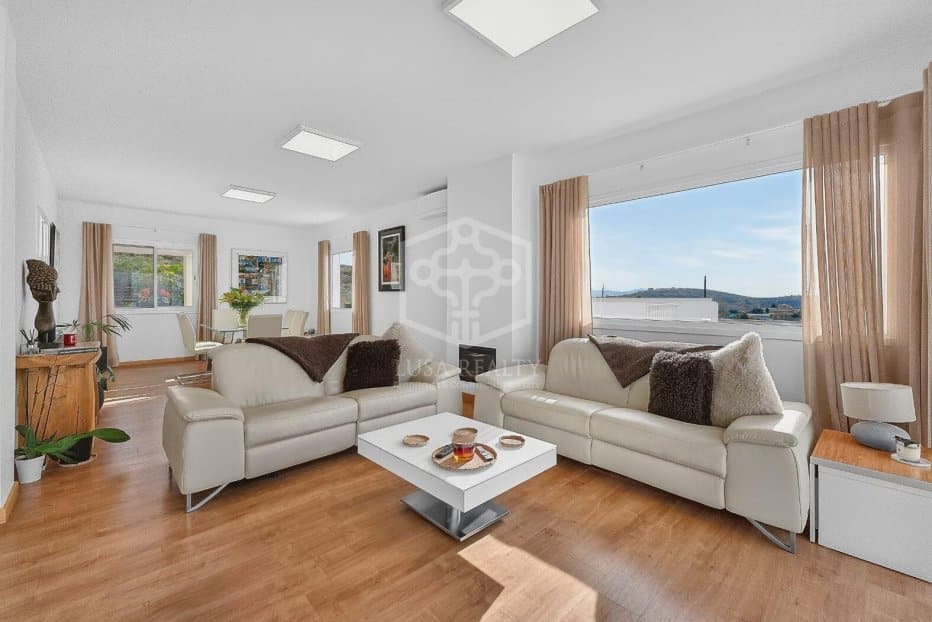 5 bedroom Villa for sale in Arona with pool garage - € 1,490,000 (Ref: 10164008)
