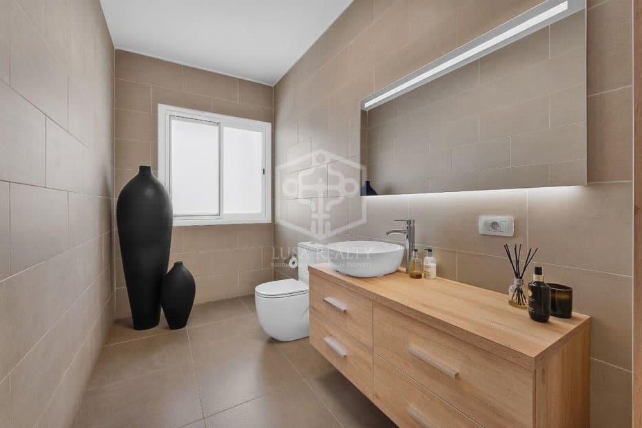 5 bedroom Villa for sale in Arona with pool garage - € 1,490,000 (Ref: 10164008)