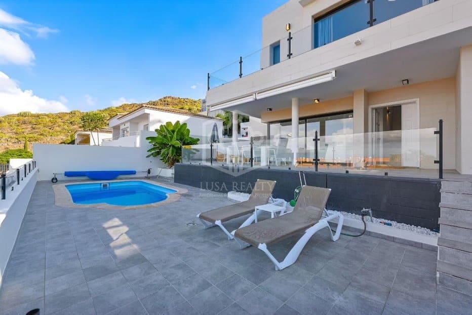 3 Zimmer Villa zu verkaufen in Adeje mit Pool Garage - 1.430.000 € (Ref: 10164009)