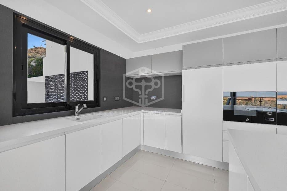 3 Zimmer Villa zu verkaufen in Adeje mit Pool Garage - 1.430.000 € (Ref: 10164009)