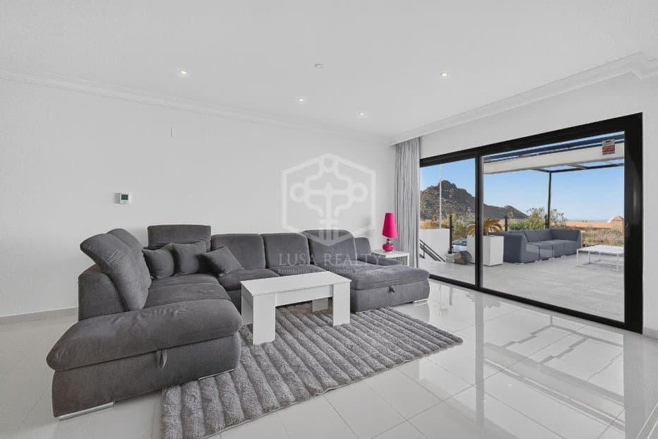 3 Zimmer Villa zu verkaufen in Adeje mit Pool Garage - 1.430.000 € (Ref: 10164009)