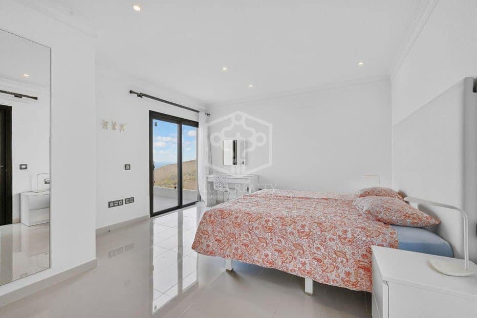 3 Zimmer Villa zu verkaufen in Adeje mit Pool Garage - 1.430.000 € (Ref: 10164009)