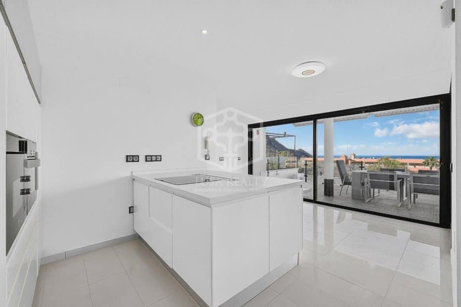 3 Zimmer Villa zu verkaufen in Adeje mit Pool Garage - 1.430.000 € (Ref: 10164009)