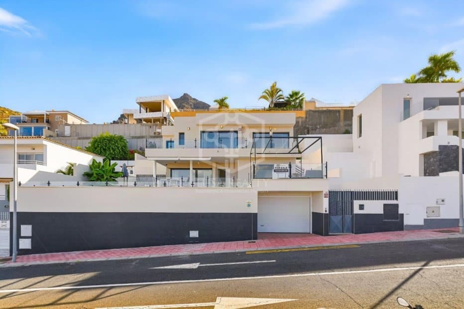 3 Zimmer Villa zu verkaufen in Adeje mit Pool Garage - 1.430.000 € (Ref: 10164009)