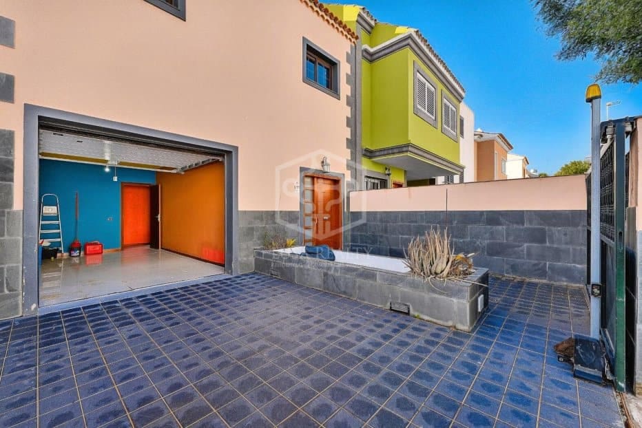 Chalet de 6 habitaciones en Candelaria en venta con garaje - 749.000 € (Ref: 10176187)