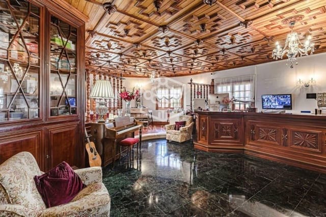 9 soveværelse Erhverv til salg i San Cristóbal de La Laguna - € 2.900.000 (Ref: 8115396)