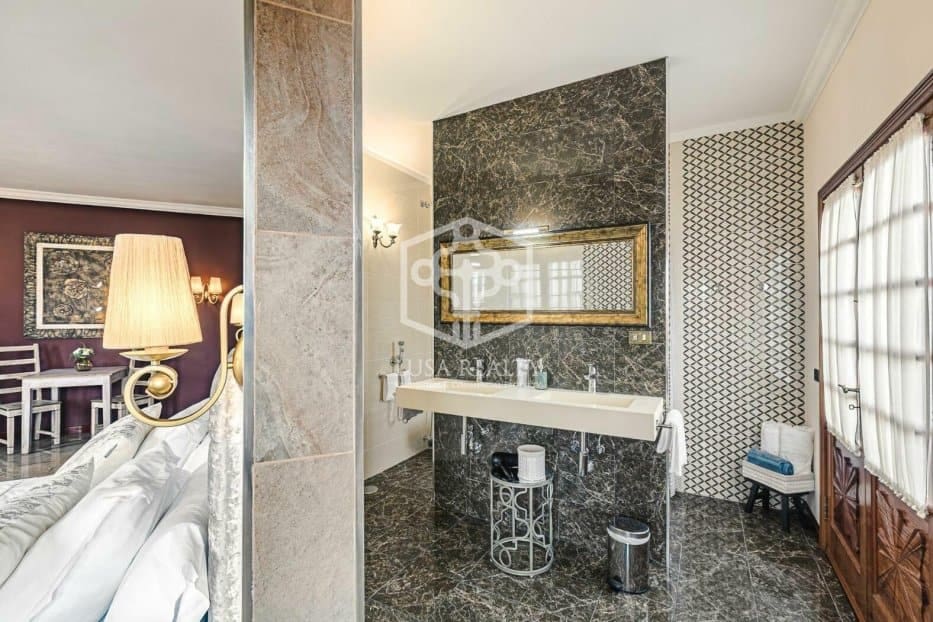 9 soveværelse Erhverv til salg i San Cristobal de La Laguna - € 2.900.000 (Ref: 8115396)