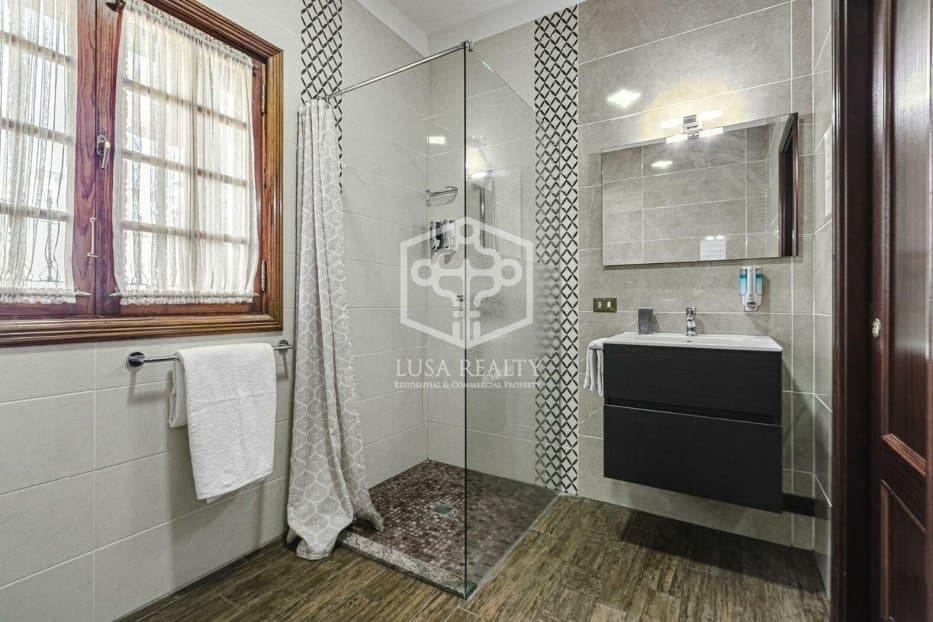 9 soveværelse Erhverv til salg i San Cristobal de La Laguna - € 2.900.000 (Ref: 8115396)