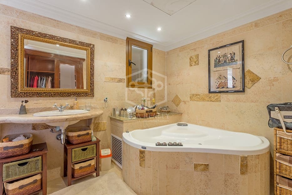 7 soveværelse Villa til salg i Cala Mayor - € 2.250.000 (Ref: 8115496)