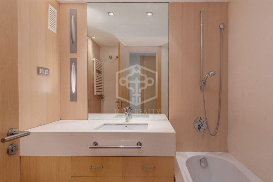 Apartamento de 3 habitaciones en Barcelona ciudad en alquiler con piscina garaje - 3.630 € (Ref: 8115507)