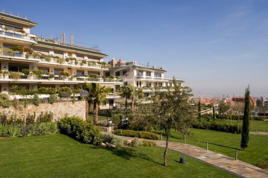 Apartamento de 3 habitaciones en Barcelona ciudad en alquiler con piscina garaje - 3.630 € (Ref: 8115507)