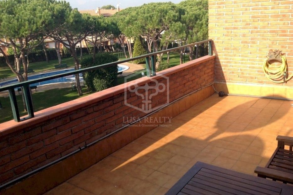 4 chambre Maison de Ville à vendre à Gava avec piscine garage - 1 050 000 € (Ref: 8115510)