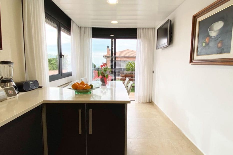 5 slaapkamer Villa te koop in Caldes d'Estrac met zwembad garage - € 996.000 (Ref: 8115515)