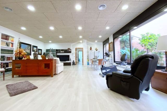 5 slaapkamer Villa te koop in Caldes d'Estrac met zwembad garage - € 996.000 (Ref: 8115515)