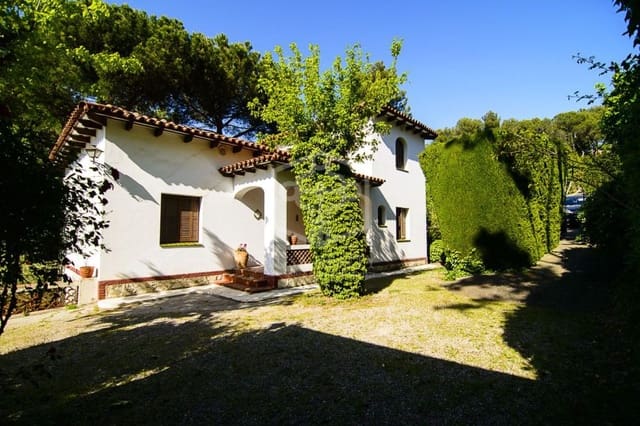 13 bedroom Hotel for sale in Barcelona city with pool garage - € 900,000 (Ref: 8115522)