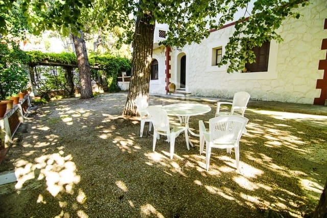 13 bedroom Hotel for sale in Barcelona city with pool garage - € 900,000 (Ref: 8115522)