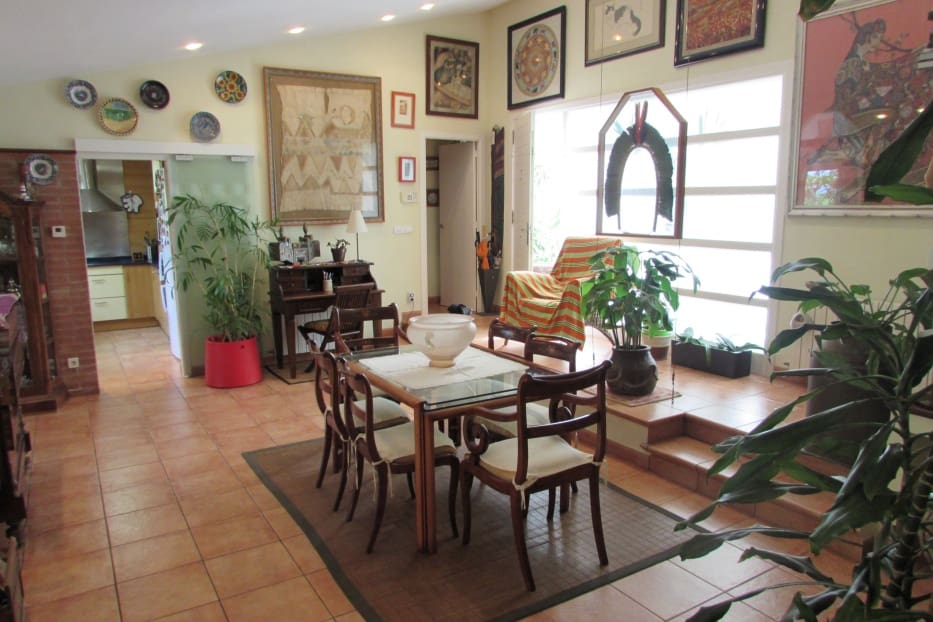 2 bedroom Villa for sale in Blanes with garage - € 780,000 (Ref: 8115529)