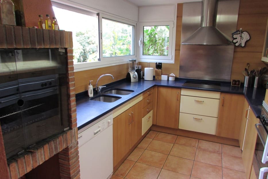 2 bedroom Villa for sale in Blanes with garage - € 780,000 (Ref: 8115529)