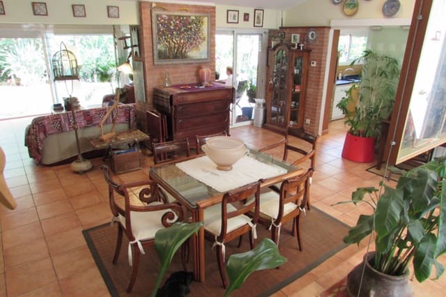 2 bedroom Villa for sale in Blanes with garage - € 780,000 (Ref: 8115529)