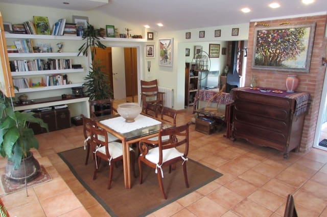 2 bedroom Villa for sale in Blanes with garage - € 780,000 (Ref: 8115529)