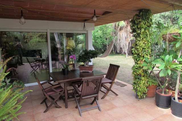 2 bedroom Villa for sale in Blanes with garage - € 780,000 (Ref: 8115529)