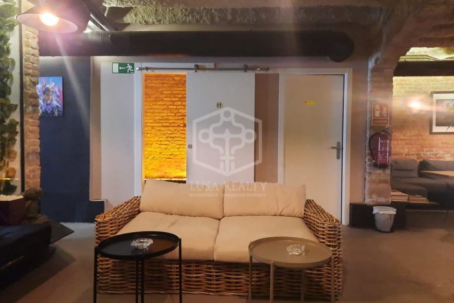 Business for sale in Barcelona city - € 390,000 (Ref: 8115544)