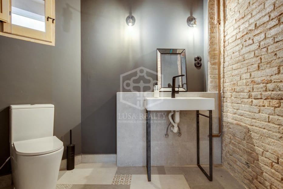 Kommersiell til salgs i Barcelona by - € 350 000 (Ref: 8115550)