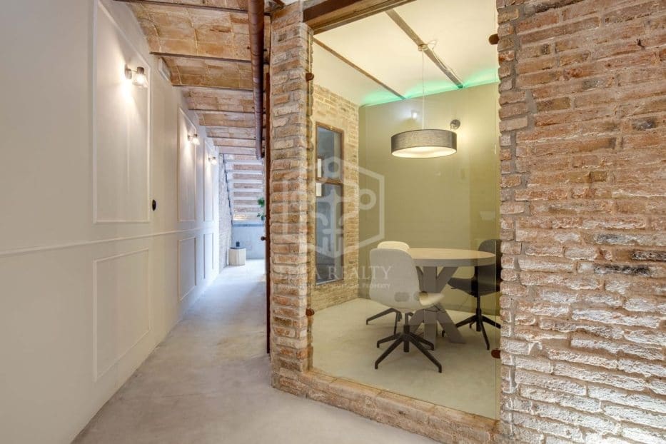 Kommersiell til salgs i Barcelona by - € 350 000 (Ref: 8115550)