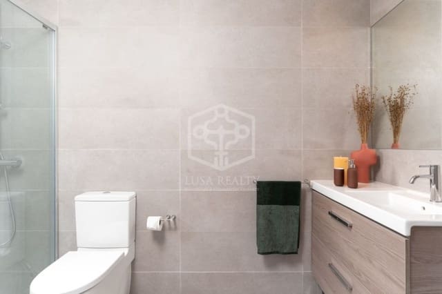 3 bedroom Apartment for sale in El Guinardó, Barcelona city with pool garage - € 575,000 (Ref: 8115551)