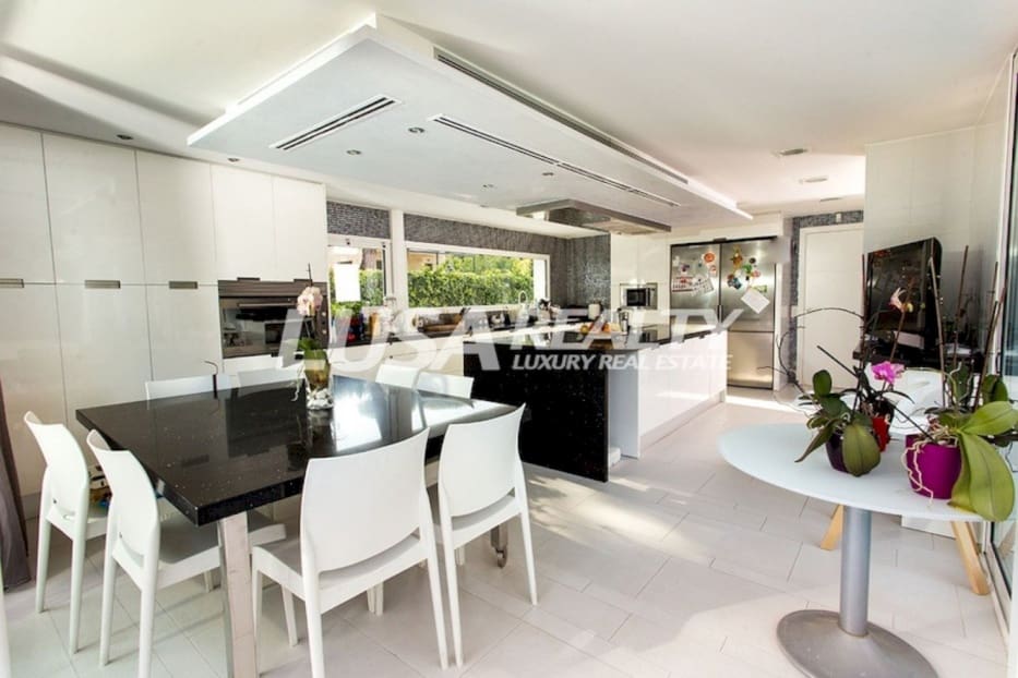 7 soverom Villa til salgs i Castelldefels med svømmebasseng garasje - € 3 900 000 (Ref: 8115562)