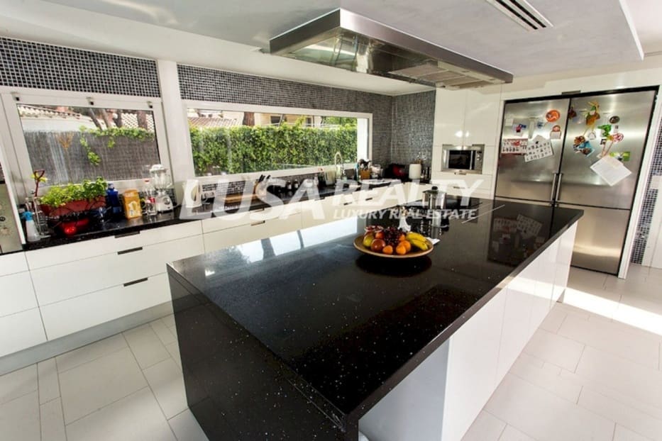 7 soverom Villa til salgs i Castelldefels med svømmebasseng garasje - € 3 900 000 (Ref: 8115562)