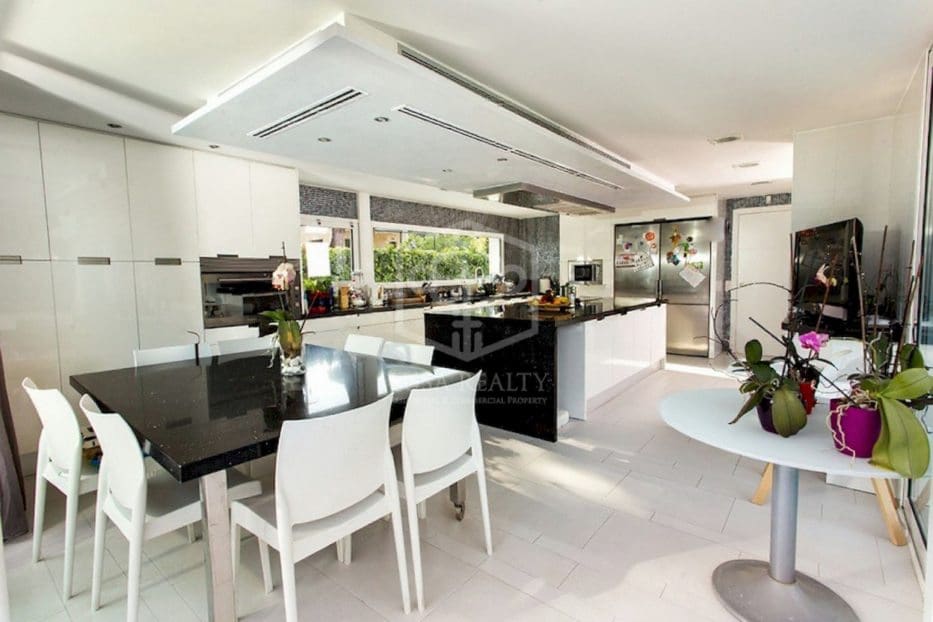 7 sypialnia Willa na sprzedaż w Castelldefels z basenem garażem - 3 490 000 € (Ref: 8115562)