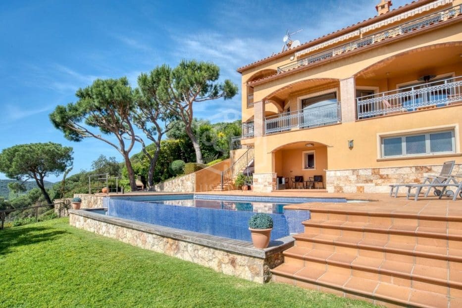5 sypialnia Willa na sprzedaż w Platja d'Aro z basenem garażem - 1 575 000 € (Ref: 8115573)