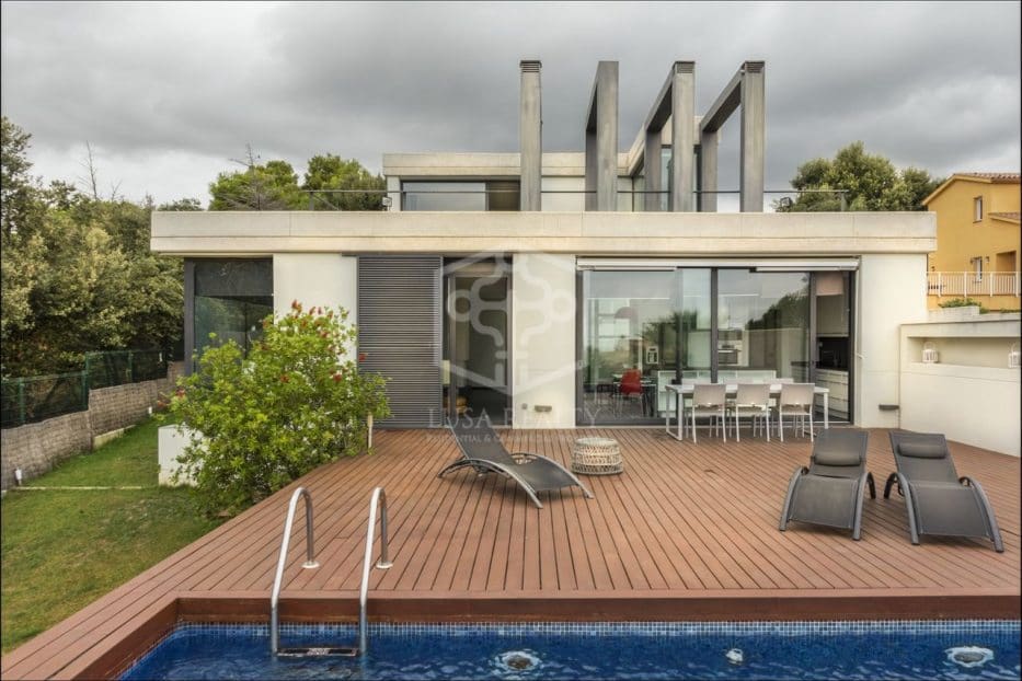 4 soveværelse Villa til salg i Sant Vicenc de Montalt med swimmingpool garage - € 1.125.000 (Ref: 8115592)