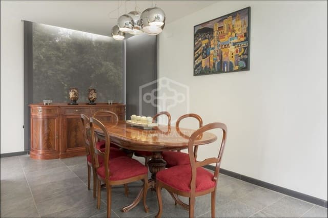 4 soverom Villa til salgs i Sant Vicenç de Montalt med svømmebasseng garasje - € 1 125 000 (Ref: 8115592)