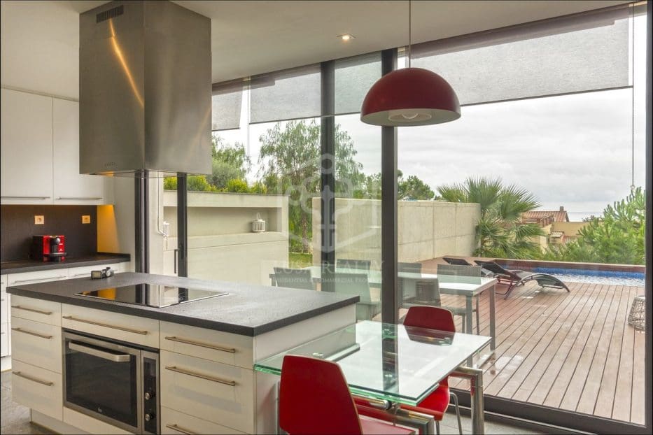 4 soveværelse Villa til salg i Sant Vicenc de Montalt med swimmingpool garage - € 1.125.000 (Ref: 8115592)