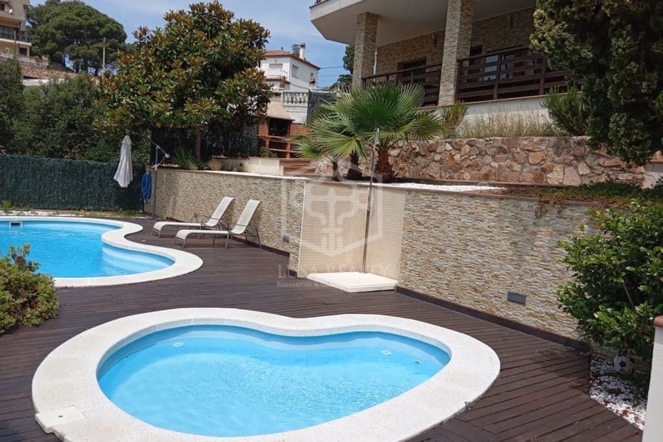 5 soveværelse Villa til salg i Lloret de Mar med swimmingpool garage - € 950.000 (Ref: 8115594)