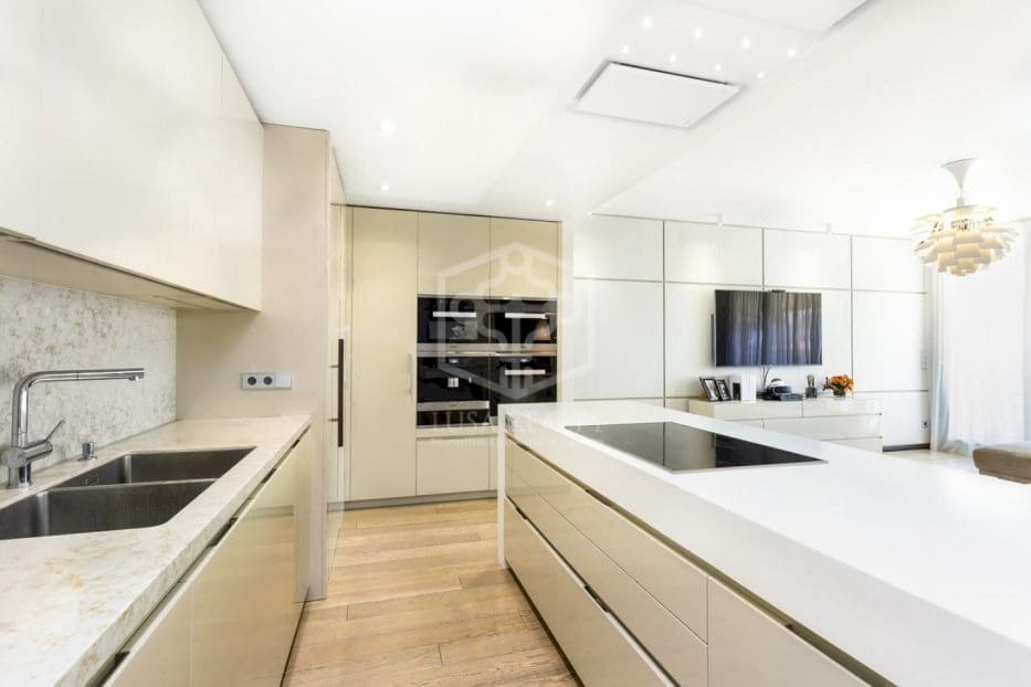 4 soveværelse Lejlighed til salg i Barcelona by med swimmingpool garage - € 4.500.000 (Ref: 8115608)