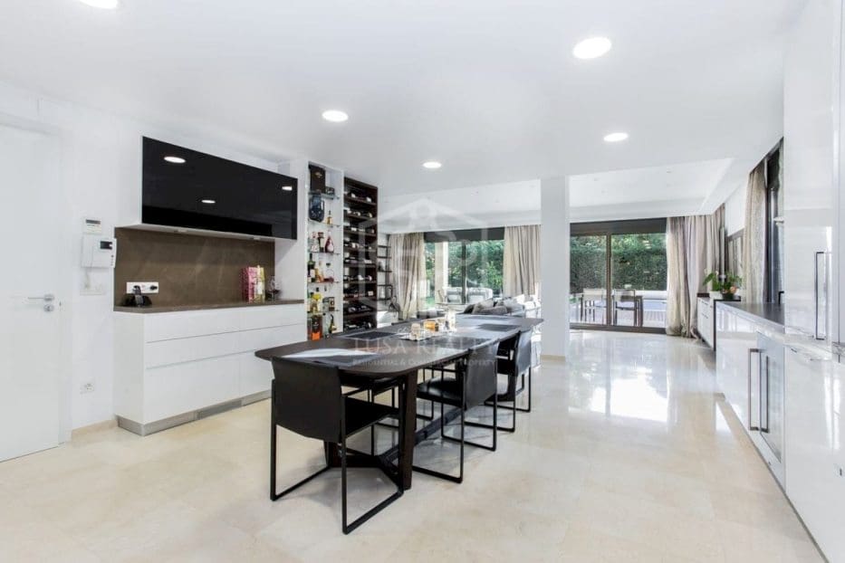 6 Zimmer Villa zu verkaufen in Gava mit Pool Garage - 3.750.000 € (Ref: 8115610)