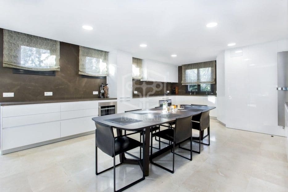 6 Zimmer Villa zu verkaufen in Gava mit Pool Garage - 3.750.000 € (Ref: 8115610)