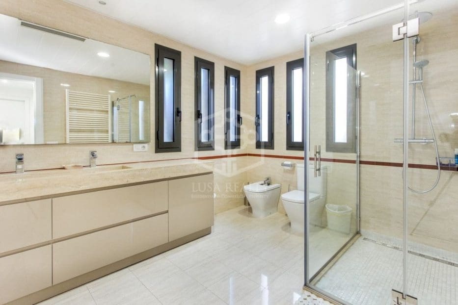 6 Zimmer Villa zu verkaufen in Gava mit Pool Garage - 3.750.000 € (Ref: 8115610)