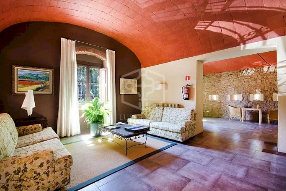 12 soverom Hotell til salgs i Barcelona by med svømmebasseng - € 2 600 000 (Ref: 8115617)