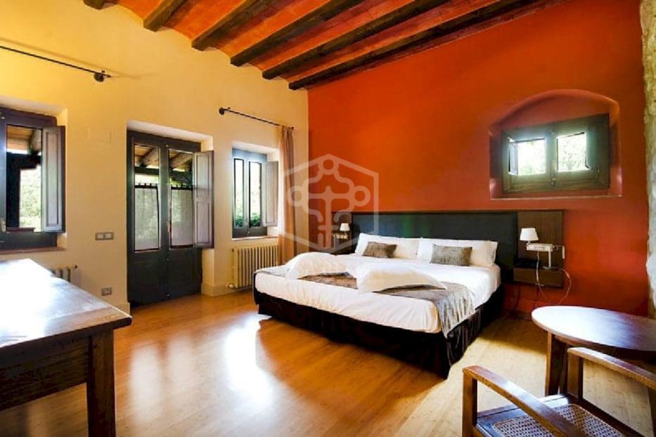 12 soverom Hotell til salgs i Barcelona by med svømmebasseng - € 2 600 000 (Ref: 8115617)